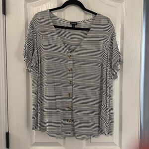 Torrid rayon crepe button down top